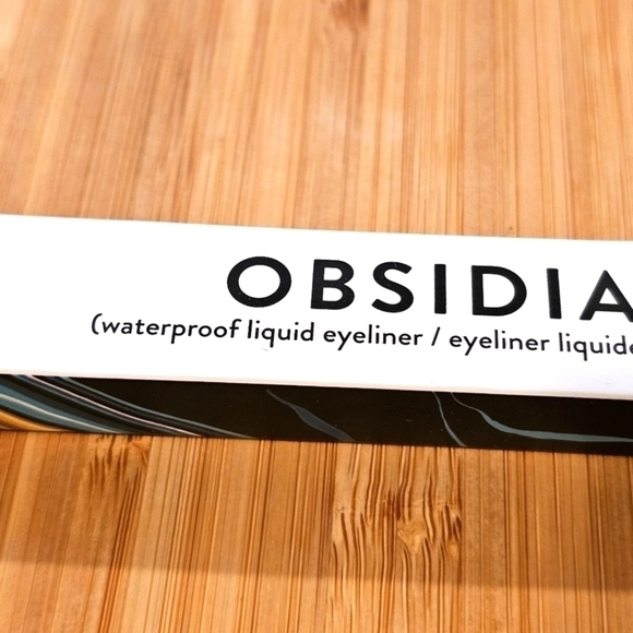 Kaledido Obsidian Waterproof Liquid Eyeliner, Full-size 2g - Picture 3 of 7